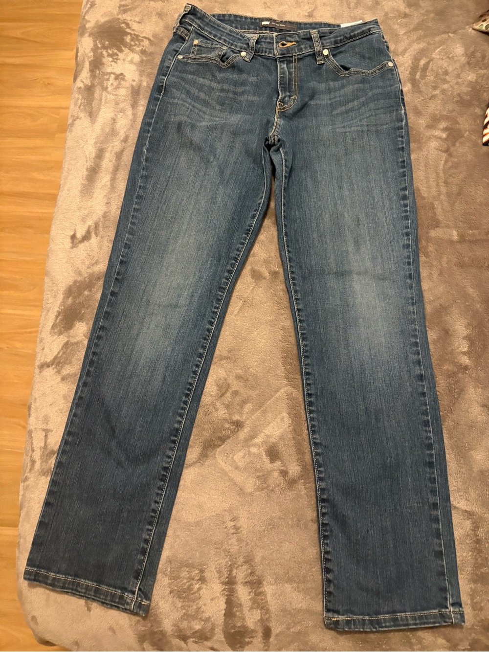 Levi's Women's Slim Jeans in Medium Blue Denim
